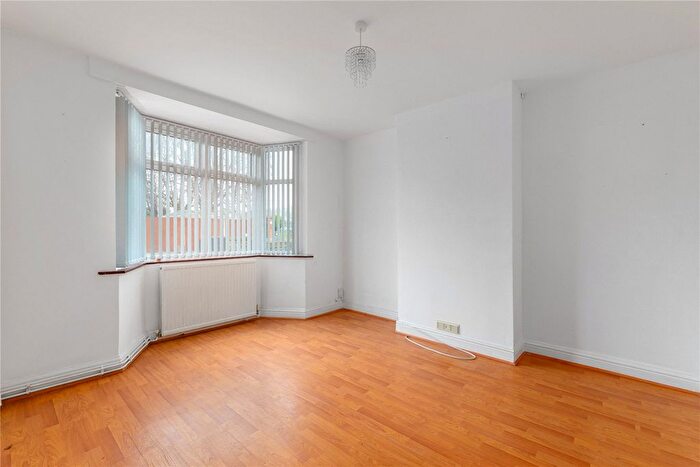 3 Bedroom Detached House To Rent In Broadwater Road, London, SW17