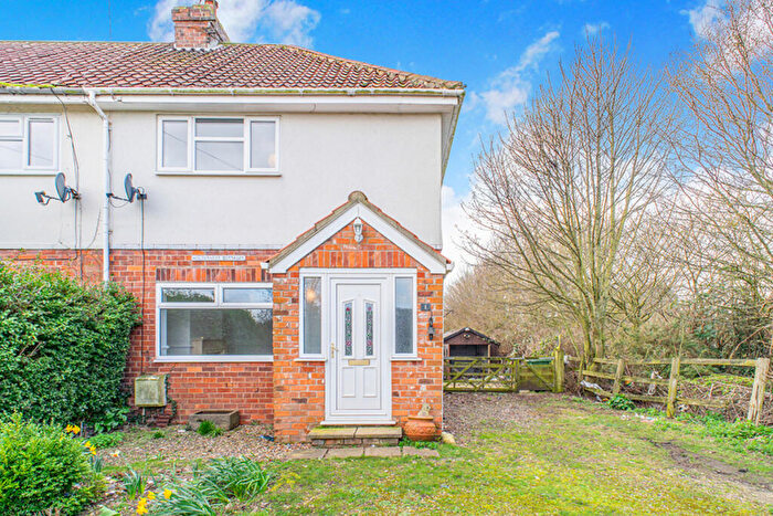 3 Bedroom End Of Terrace House For Sale In Crab Tree Lane, Hull, HU11