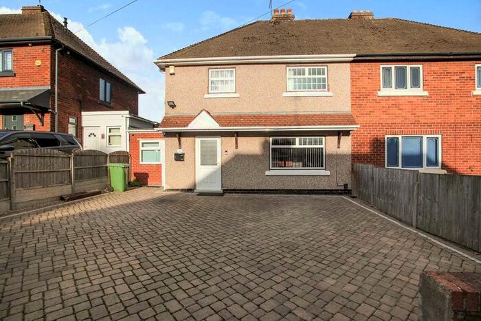 3 Bedroom Semi-Detached House To Rent In Oak Close, Bedworth, Warwickshire, CV12