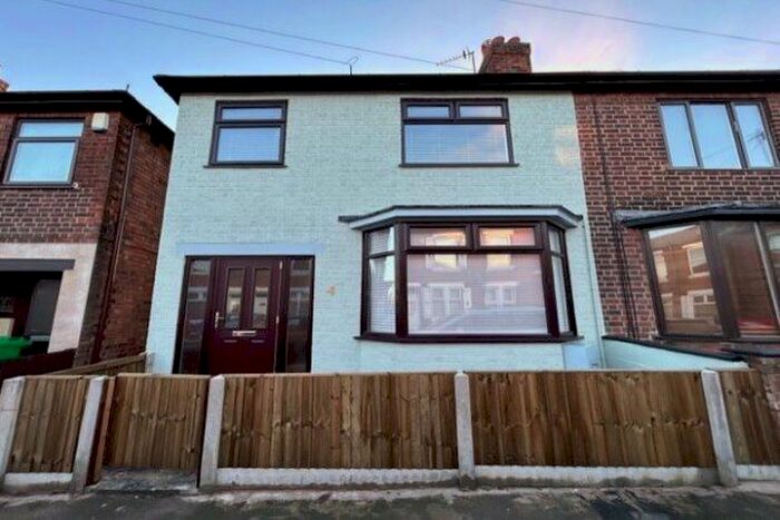 3 Bedroom Semi-Detached House To Rent In Staples Street, Nottingham, NG3