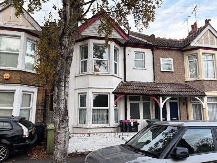 3 Bedroom Semi Detached House For Sale In St. Marys Road, Southend-On-Sea, Essex, SS2