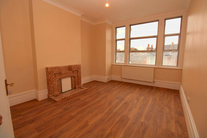 3 Bedroom Apartment To Rent In Beechfield Road, London, SE6