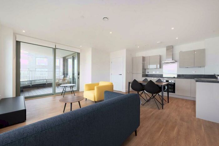 2 Bedroom Flat To Rent In Union Way, Willesden Junction, NW10