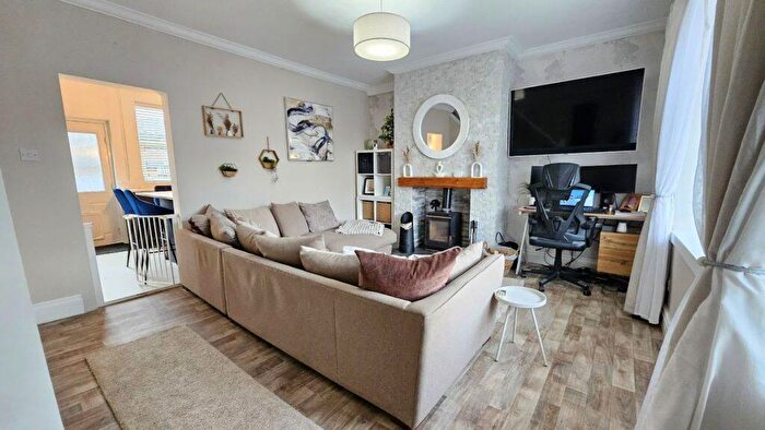 3 Bedroom Semi-Detached House For Sale In Beech Avenue, Kearsley, Bolton, BL4