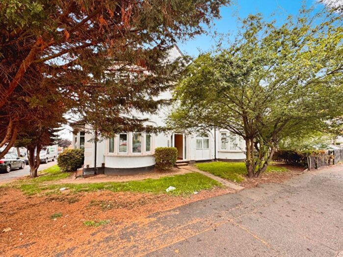 2 Bedroom Flat To Rent In Cheltenham Road, Southend-On-Sea, SS1