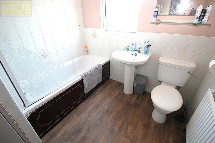 3 Bedroom Semi-Detached House For Sale In Whitelake Avenue, Flixton, M41