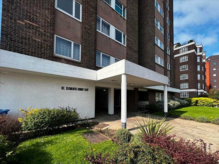 2 Bedroom Apartment To Rent In Leigh On Sea, SS9