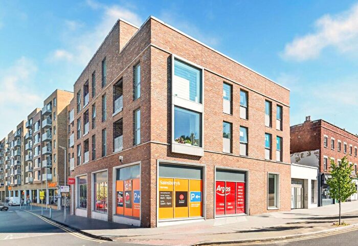 2 Bedroom Apartment To Rent In Purser Court, Smithfield Square, Hornsey, N8
