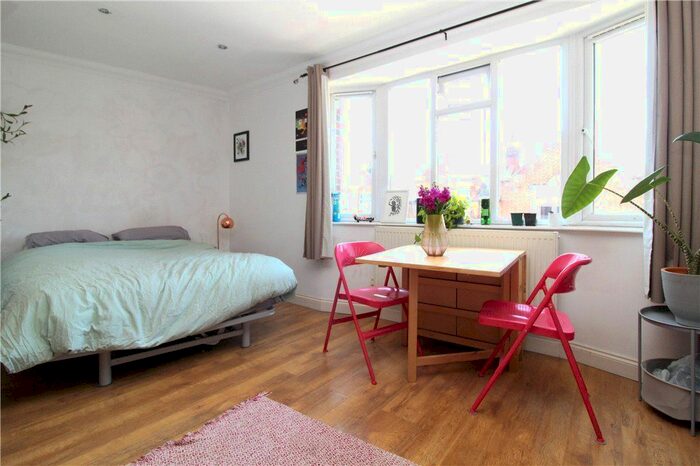 Studio To Rent In Selsdon Road, South Croydon, CR2