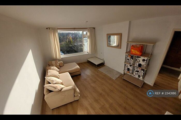 1 Bedroom Penthouse To Rent In Moorside Court, Sale, M33