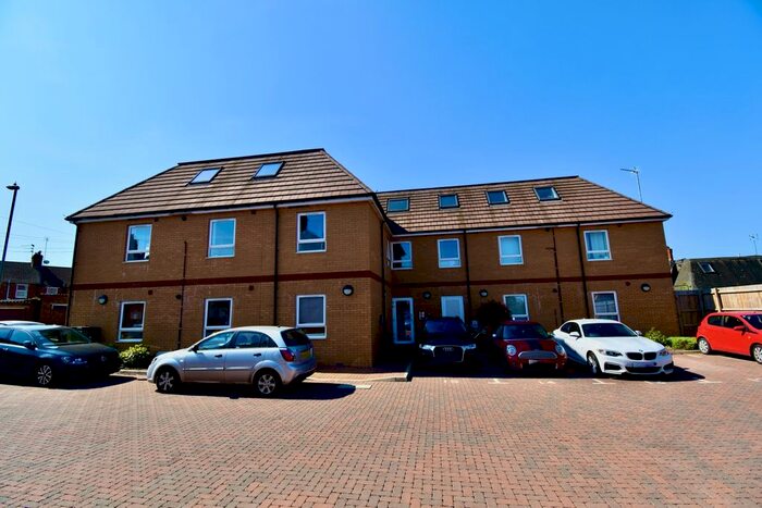 2 Bedroom Flat To Rent In Ruskin Road, Kingsthorpe, Northampton, NN2