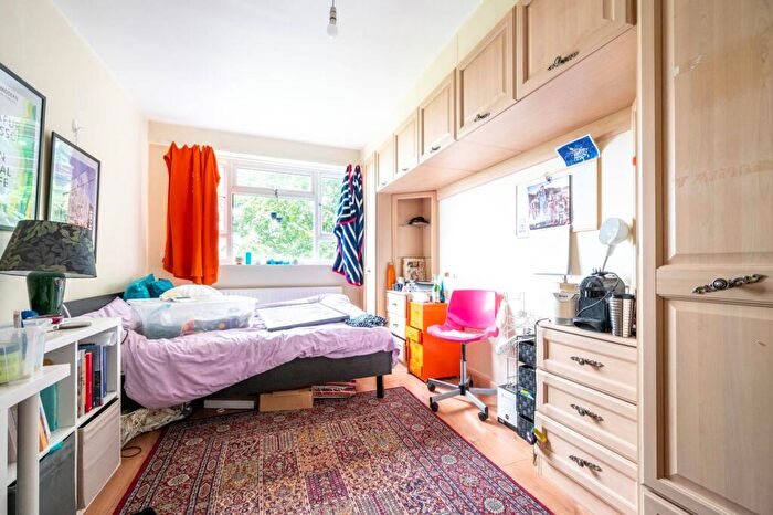 3 Bedroom Flat To Rent In Cumberland House, Kingston Hill, Kingston Upon Thames, KT2