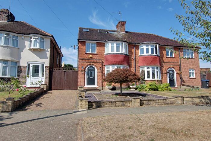 4 Bedroom Property To Rent In Trentwood Side, Enfield, EN2