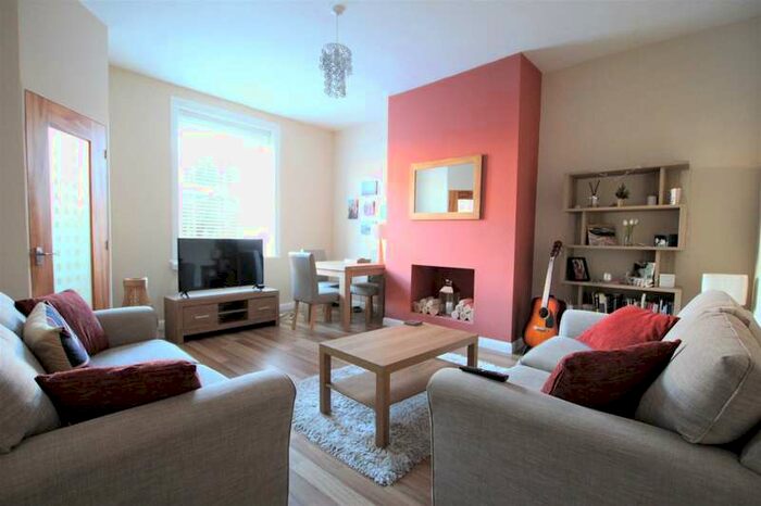 2 Bedroom Property To Rent In East Park Street Morley, LS27