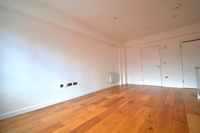 Apartment To Rent In High Street, Maidenhead, SL6