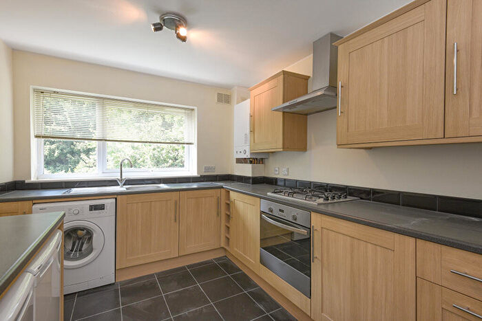 2 Bedroom Flat To Rent In Eaton Court, Kemnal Road, Chislehurst, BR7