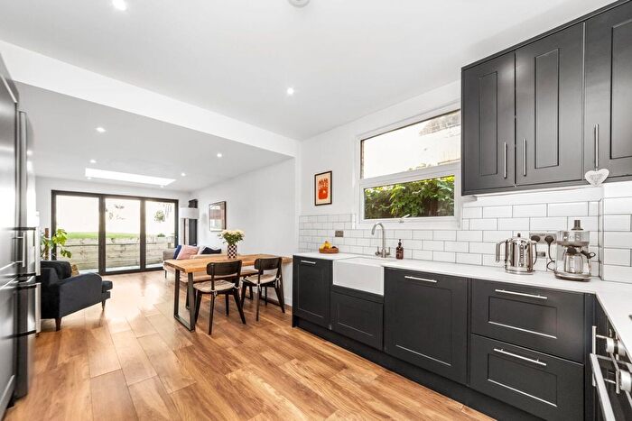 2 Bedroom Flat For Sale In Queen Mary Road, Crystal Palace, London, SE19