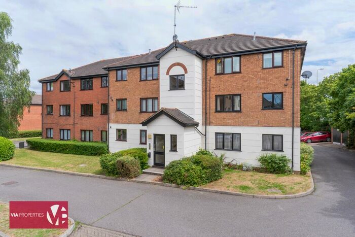 1 Bedroom Flat To Rent In Parrotts Field, Hoddesdon, EN11