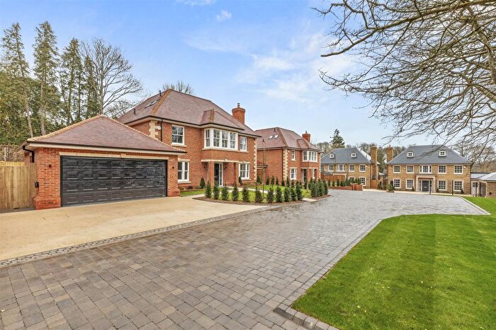 5 Bedroom Detached House For Sale In South Park Glade, Gerrards Cross, SL9