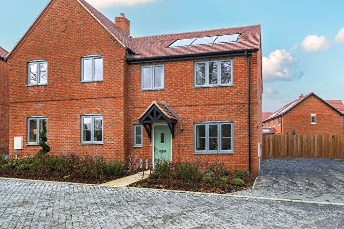 3 Bedroom Semi Detached House For Sale In Worting Park, Worting Basingstoke, RG23