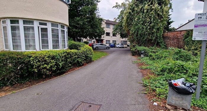 1 Bedroom Flat To Rent In Edgware Court, Edgware, HA8