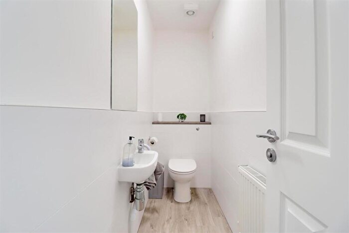 5 Bedroom Detached House For Sale In Vicarage Walk, North Cave, HU15