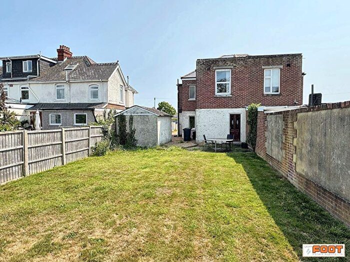 3 Bedroom Semi-Detached House For Sale In Havant Road, Hayling Island, PO11
