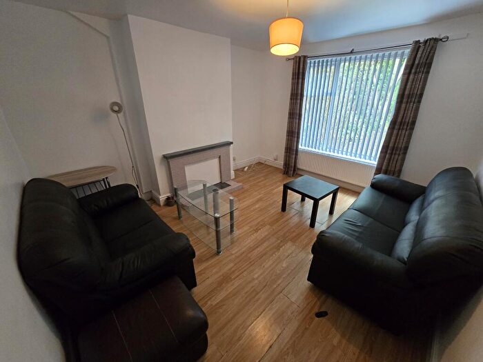 4 Bedroom Semi-Detached House To Rent In Mornington Crescent, Manchester, M14