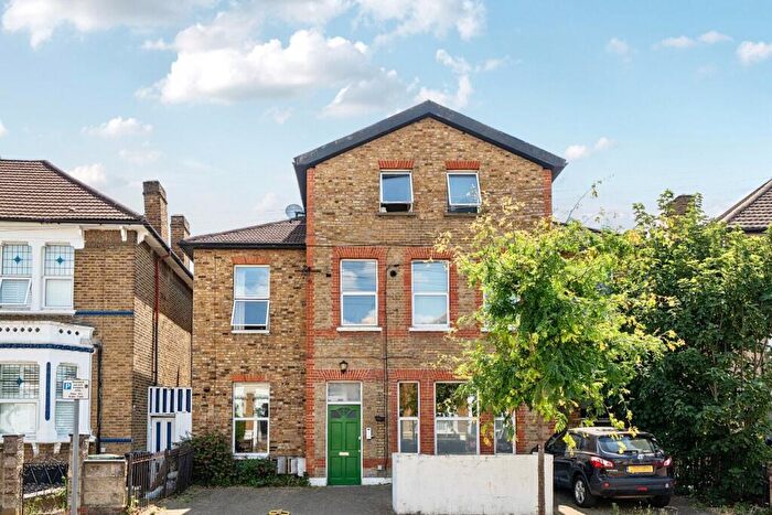 2 Bedroom Flat For Sale In Ringstead Road, Catford, London, SE6