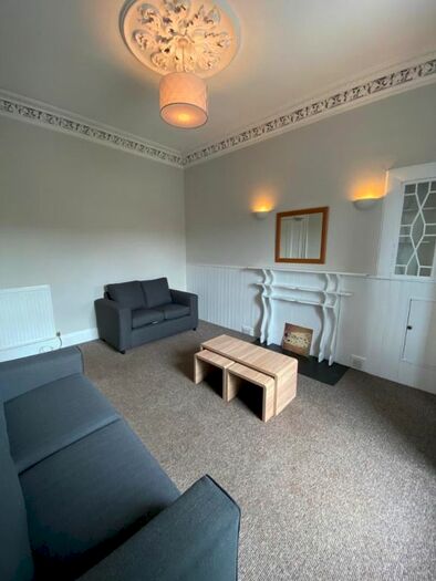 3 Bedroom Flat To Rent In Montgomery Street, Hillside, Edinburgh, EH7