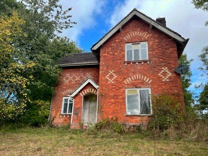2 Bedroom Detached House For Sale In Maesmawr, Welshpool, Powys, SY21