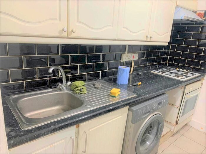 3 Bedroom Flat To Rent In High Road, Ilford, IG1