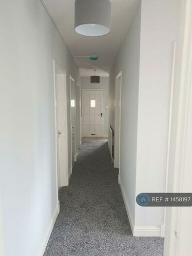 3 Bedroom Flat To Rent In Lawrence Drive, Leven, KY8