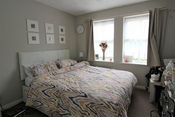 2 Bedroom Apartment To Rent In Hurworth Avenue, Slough, SL3