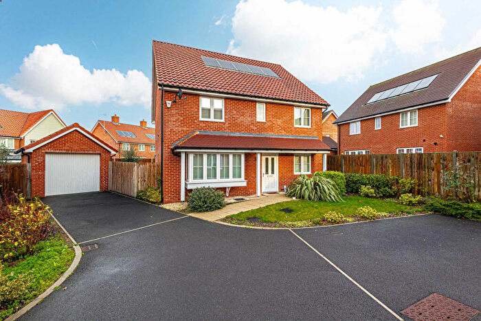4 Bedroom Detached House For Sale In Carters Crescent, Rayleigh, SS6