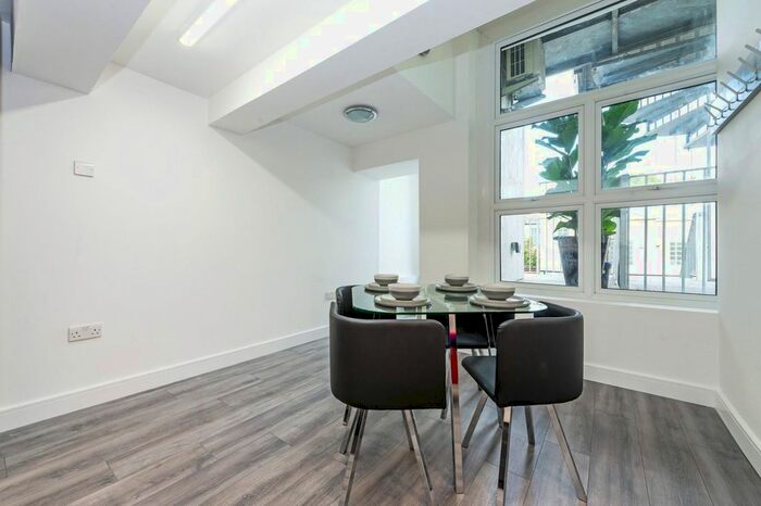 1 Bedroom Flat To Rent In Goswell Road, London, EC1V