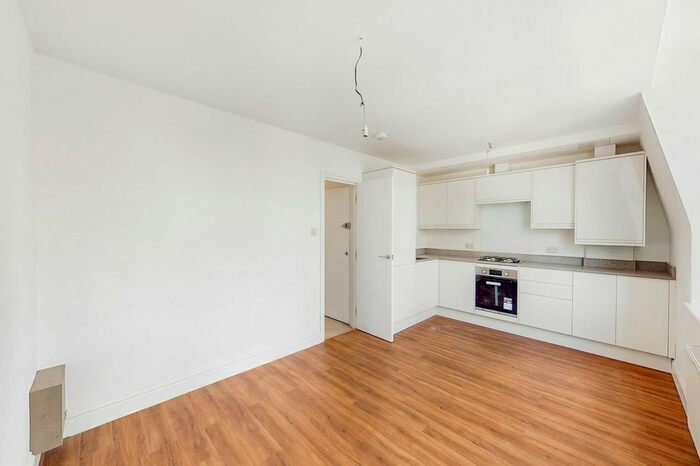 2 Bedroom Flat To Rent In Middle Lane, London, N8