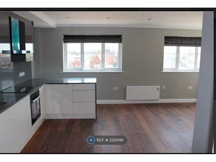 1 Bedroom Flat To Rent In Brisbane Court, Slough, SL1