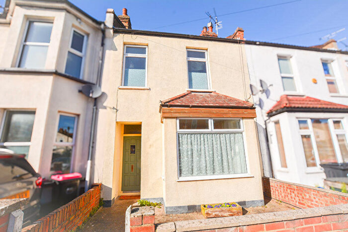 3 Bedroom Terraced House For Sale In South Avenue, Southend-On-Sea, SS2