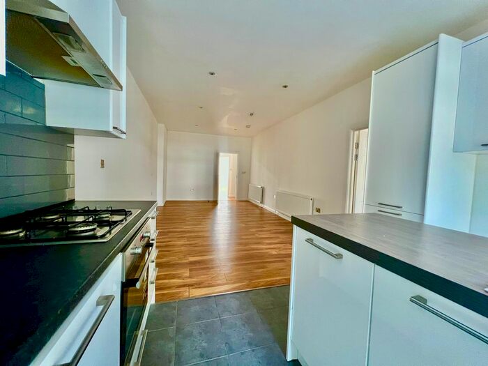 3 Bedroom Flat To Rent In Hayes Crescent, London, NW11