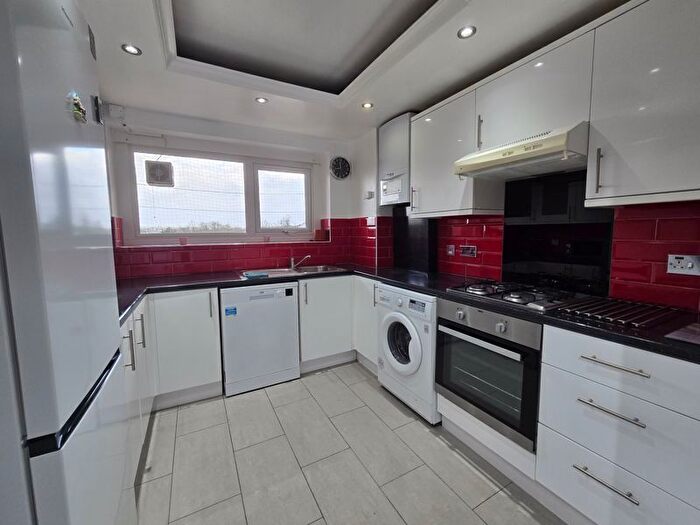 4 Bedroom Flat To Rent In High Trees, Haart House, London, SW2