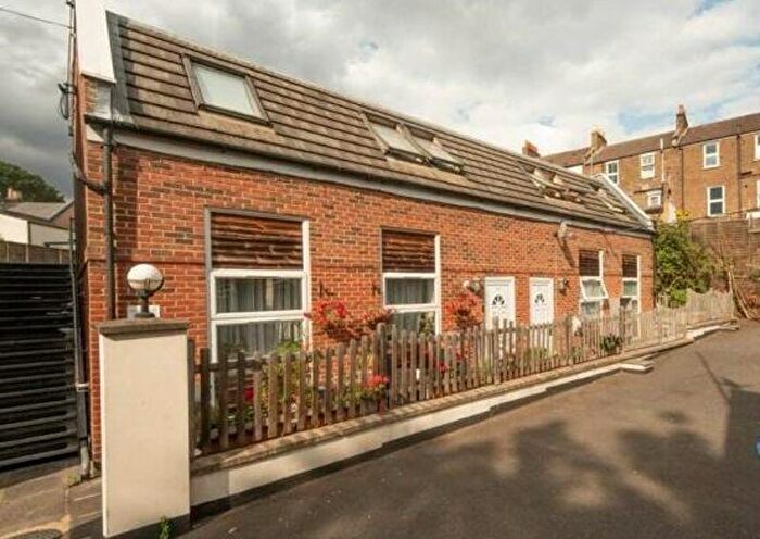 1 Bedroom Flat To Rent In Uplands Close, Woolwich, London, SE18