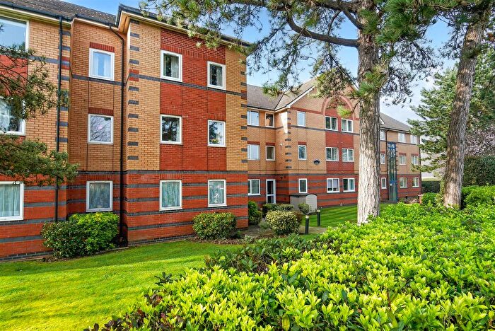 2 Bedroom Flat For Sale In Hambledon Place, Bognor Regis, PO21