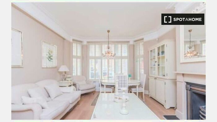 2 Bedroom Flat To Rent In Basil St, SW3