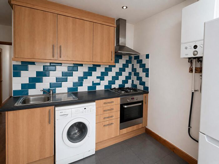 2 Bedroom Flat To Rent In Albany Road, Cardiff, CF24