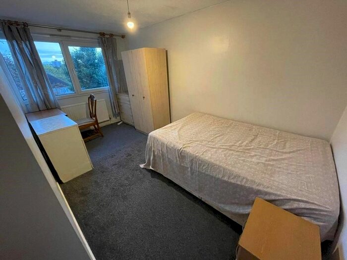 Studio To Rent In Kingslee Court, 17 Worcester Road, Sutton, Surrey SM2