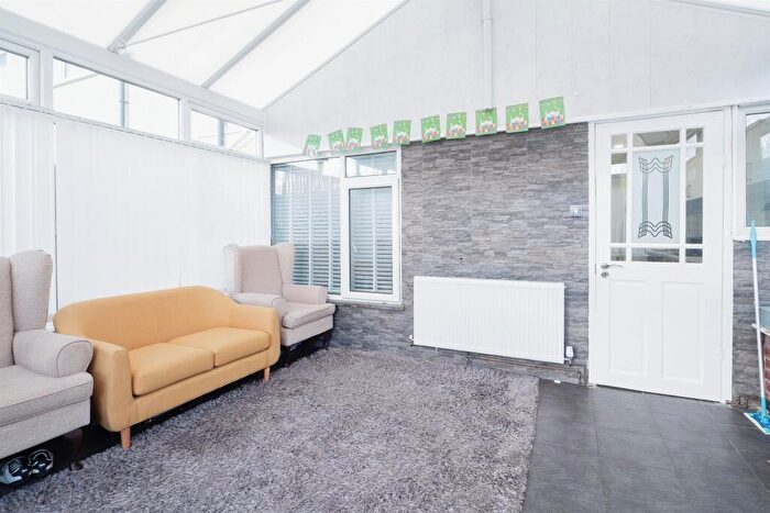 3 Bedroom Terraced House For Sale In Thurncourt Road, Leicester, LE5