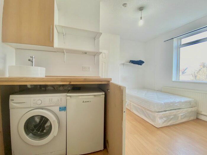 1 Bedroom Studio To Rent In Stratford Road, Thornton Heath CR7