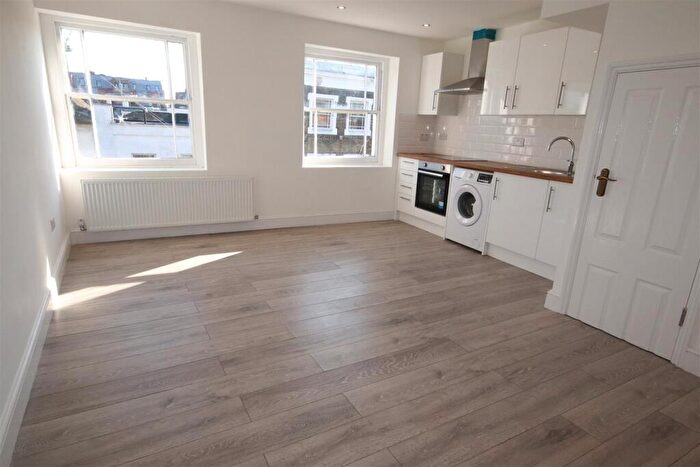 2 Bedroom Apartment To Rent In Bull Head Yard, Dartford, DA1