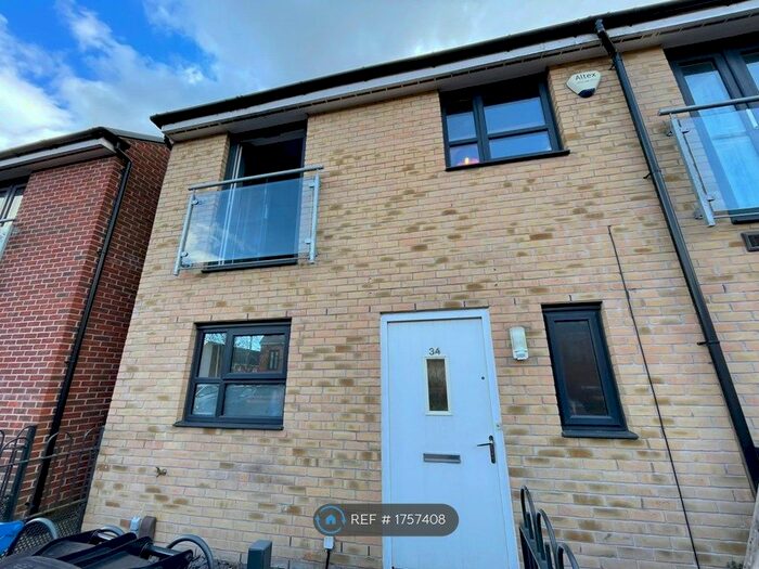 3 Bedroom Terraced House To Rent In Hatton Gardens, Salford, M7